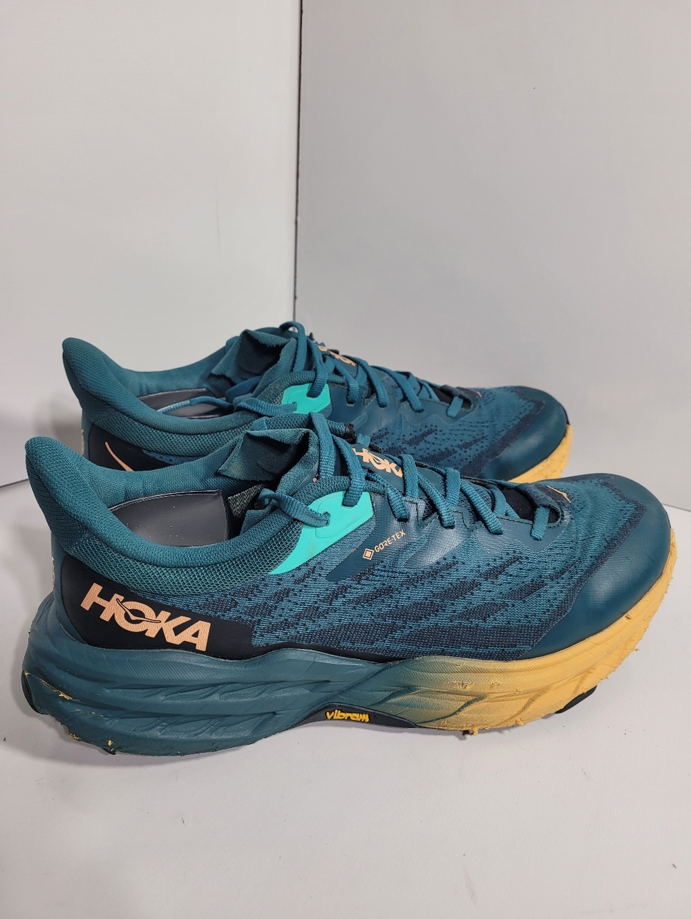 Hoka Speedgoat 5 GTX Women's 11 B Waterproof Gore-Tex Vibram Trail Shoes